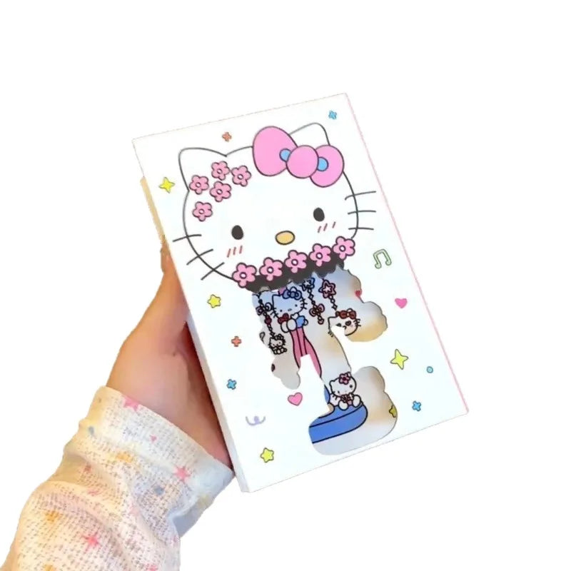 Vista interior a color del cuaderno tríptico de Hello Kitty