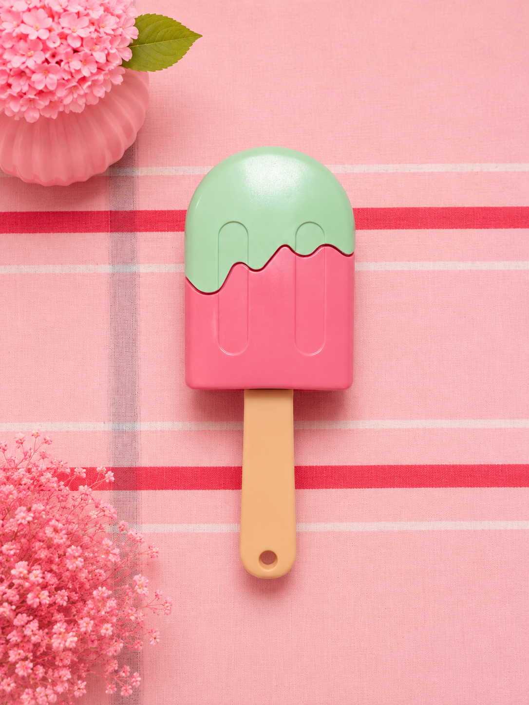 Cepillo de viaje con diseño de helado en vista frontal