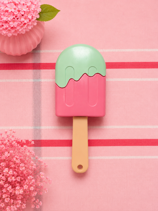 Cepillo de viaje con diseño de helado en vista frontal