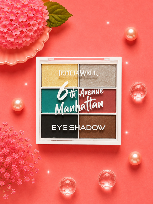Paleta de sombras de maquillaje vista desde arriba
