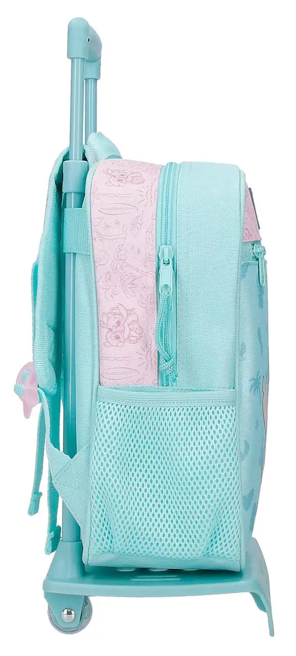 Vista frontal del estampado de Stitch y Angel sobre la mochila turquesa