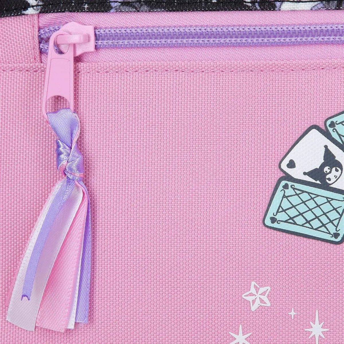 Colgante decorativo con pompón sujeto a la mochila Kuromi