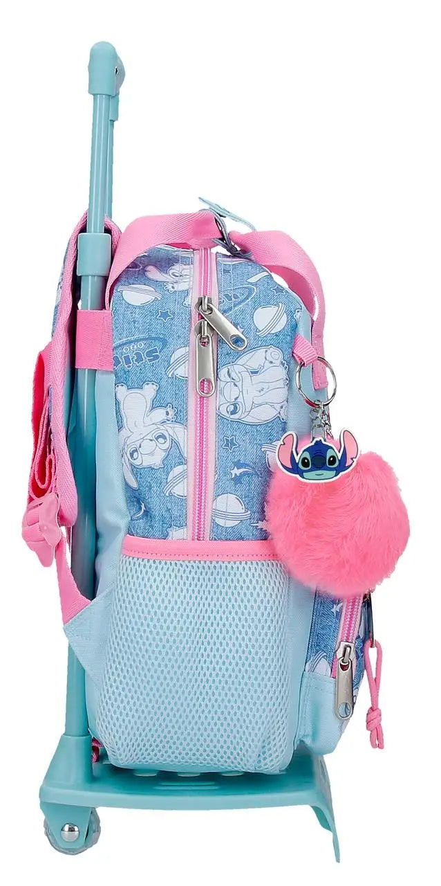 Vista frontal de mochila azul de Stitch para el colegio