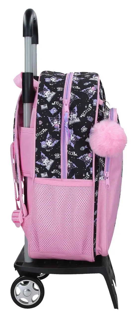 Diseño Kuromi Fortune Telling en el frontal de la mochila