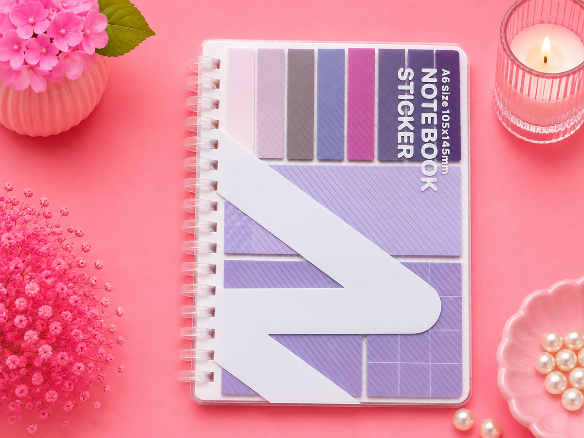 Cuaderno con notas adhesivas para tareas y recordatorios
