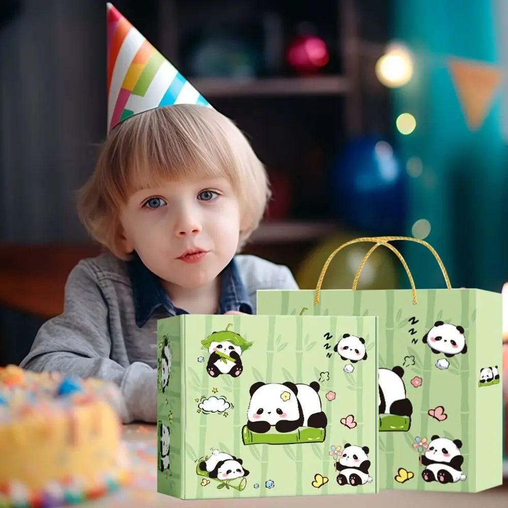 Útiles de estudio incluidos en el set de papelería panda