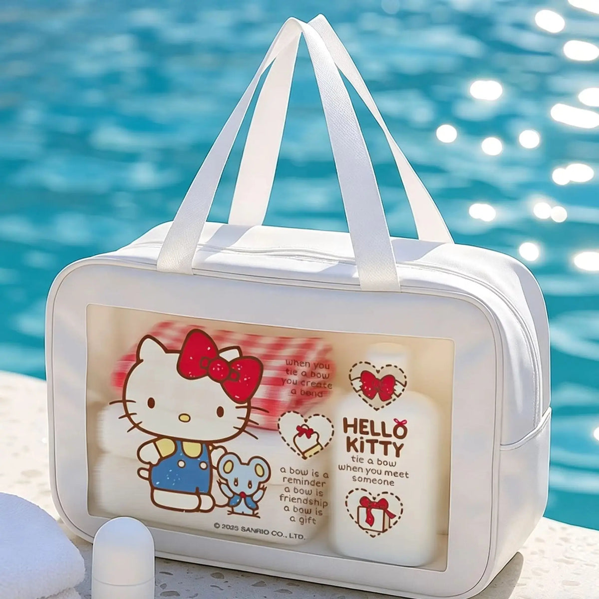 Compartimentos de una bolsa Sanrio para objetos secos y húmedos
