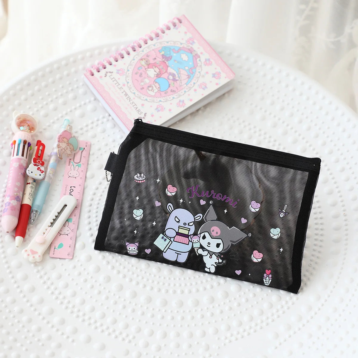 Estuche kawaii para material escolar y creativo