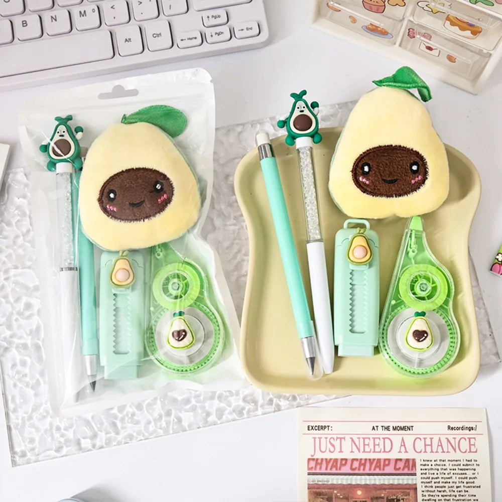 Seis variantes de diseño del set de papelería kawaii