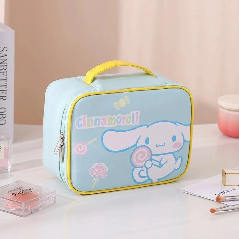Estuche de maquillaje Sanrio en color rosa
