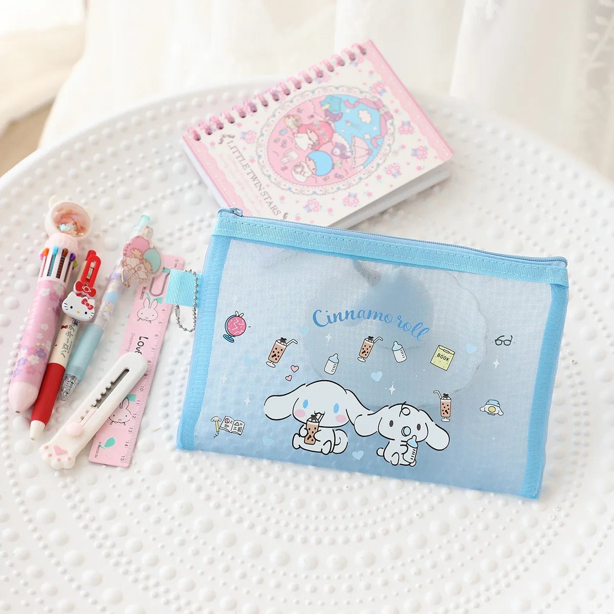 Material escolar con lápices y bolsa organizadora