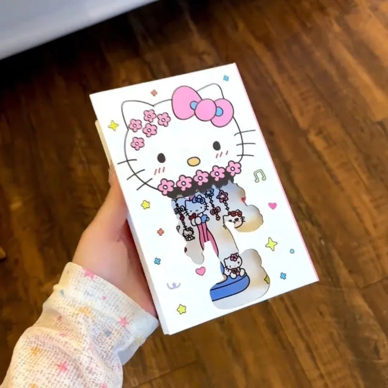 Cuaderno de Hello Kitty abierto con páginas interiores a color