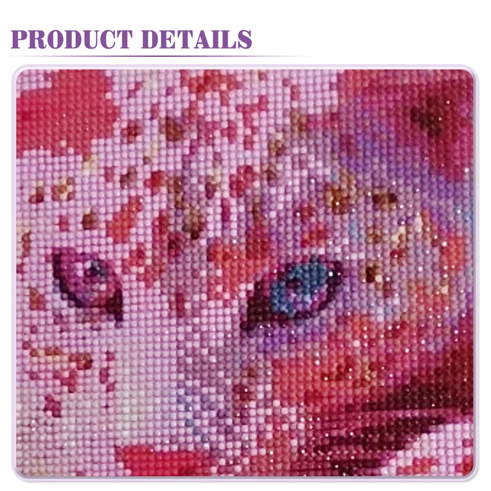 Rostro de leopardo representado en un mosaico de diamantes