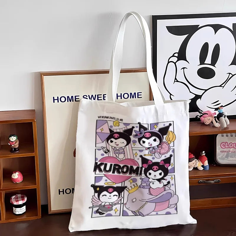 Detalle del diseño de Hello Kitty en la bolsa
