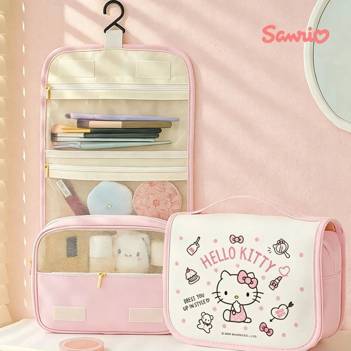 Neceser Sanrio rosa para maquillaje y productos de aseo